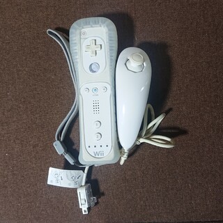 ウィー(Wii)のWii リモコン ヌンチャクセット白 ホワイト シリコンカバー付  任天堂純正品(家庭用ゲーム機本体)