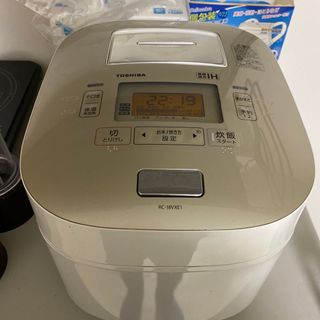 トウシバ(東芝)のTOSHIBA 真空圧力IH炊飯器 rc-18vxe1(炊飯器)