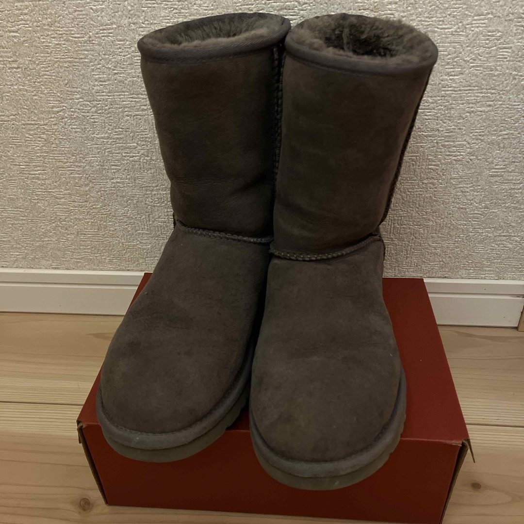 UGG クラシックショート グレー5825価格