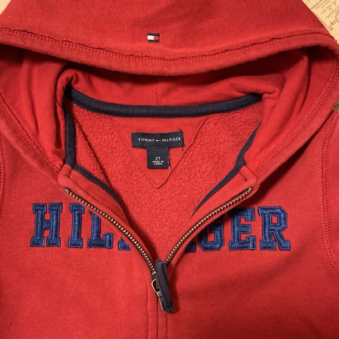 TOMMY HILFIGER(トミーヒルフィガー)のトミーヒルフィガー パーカー 赤 キッズ/ベビー/マタニティのキッズ服男の子用(90cm~)(その他)の商品写真