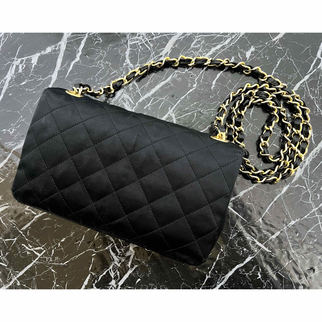 CHANEL(シャネル)のヴィンテージ シャネル ミニマトラッセ シルクサテン チェーンショルダーバッグ レディースのバッグ(ショルダーバッグ)の商品写真