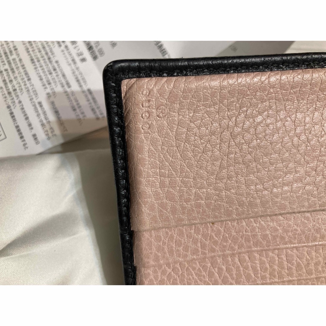 Gucci(グッチ)の折り財布　GGマーモント　ロゴ　ビジュー　ブラック ボウレザーカードケース レディースのファッション小物(財布)の商品写真