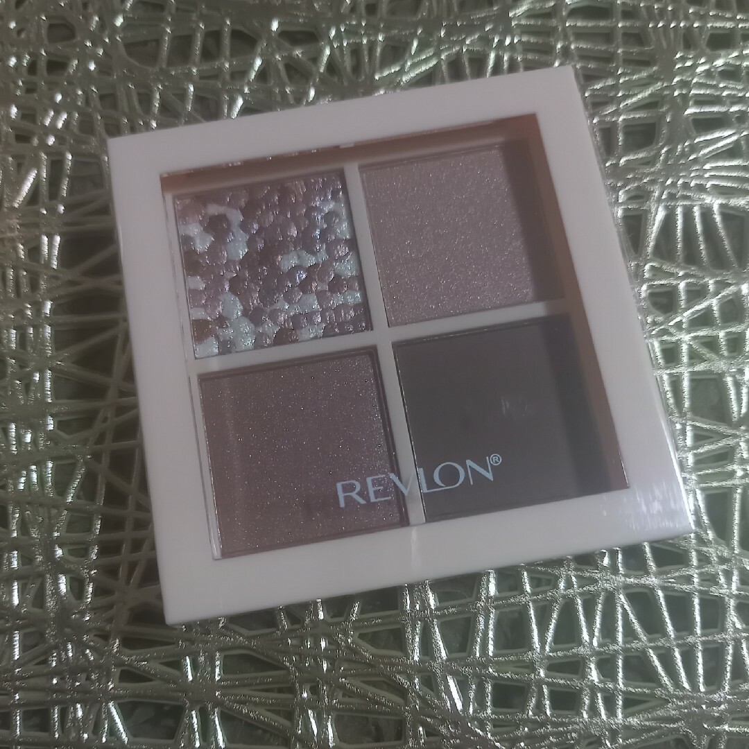 REVLON(レブロン)のレブロン ダズル アイシャドウ クアッド 004 ロージー ブラウン(3.0g) コスメ/美容のベースメイク/化粧品(アイシャドウ)の商品写真