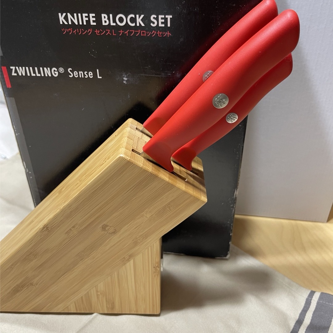 Zwilling J.A. Henckels(ツヴィリングジェイエーヘンケルス)の値引きしました‼️ツヴィリングセンスLナイフブロックセット インテリア/住まい/日用品のキッチン/食器(調理道具/製菓道具)の商品写真