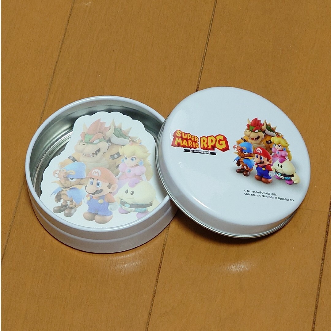 任天堂(ニンテンドウ)の【値下げ⤵】マリオRPG　GEO特典　ブリキ缶＋ダイカット付箋メモセット インテリア/住まい/日用品の文房具(ノート/メモ帳/ふせん)の商品写真