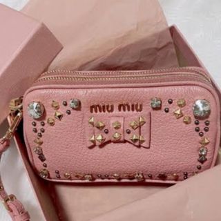 ミュウミュウ(miumiu)のミュウミュウポーチバレンタイン，最終お値下げ(ポーチ)