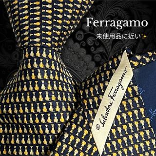 サルヴァトーレフェラガモ(Salvatore Ferragamo)の【未使用品に近い】 Ferragamo イタリア 犬総柄 ブラック系(ネクタイ)