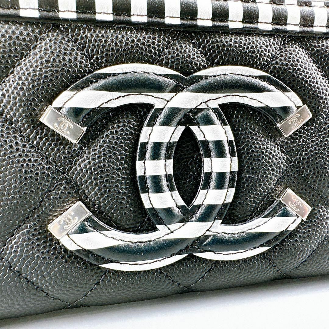 CHANEL(シャネル)の新品同様 CHANEL CCフィリグリー ラウンドジップ クルーズライン レディースのファッション小物(財布)の商品写真