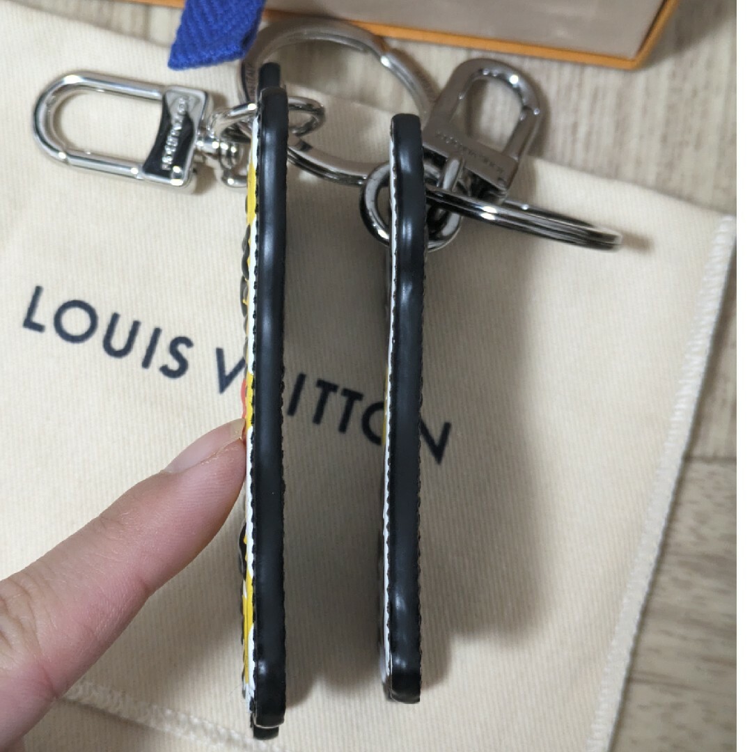 LOUIS VUITTON(ルイヴィトン)のLOUIS VUITTON NIGO ポルト クレ 2つセット (バラ売り可) レディースのファッション小物(キーホルダー)の商品写真