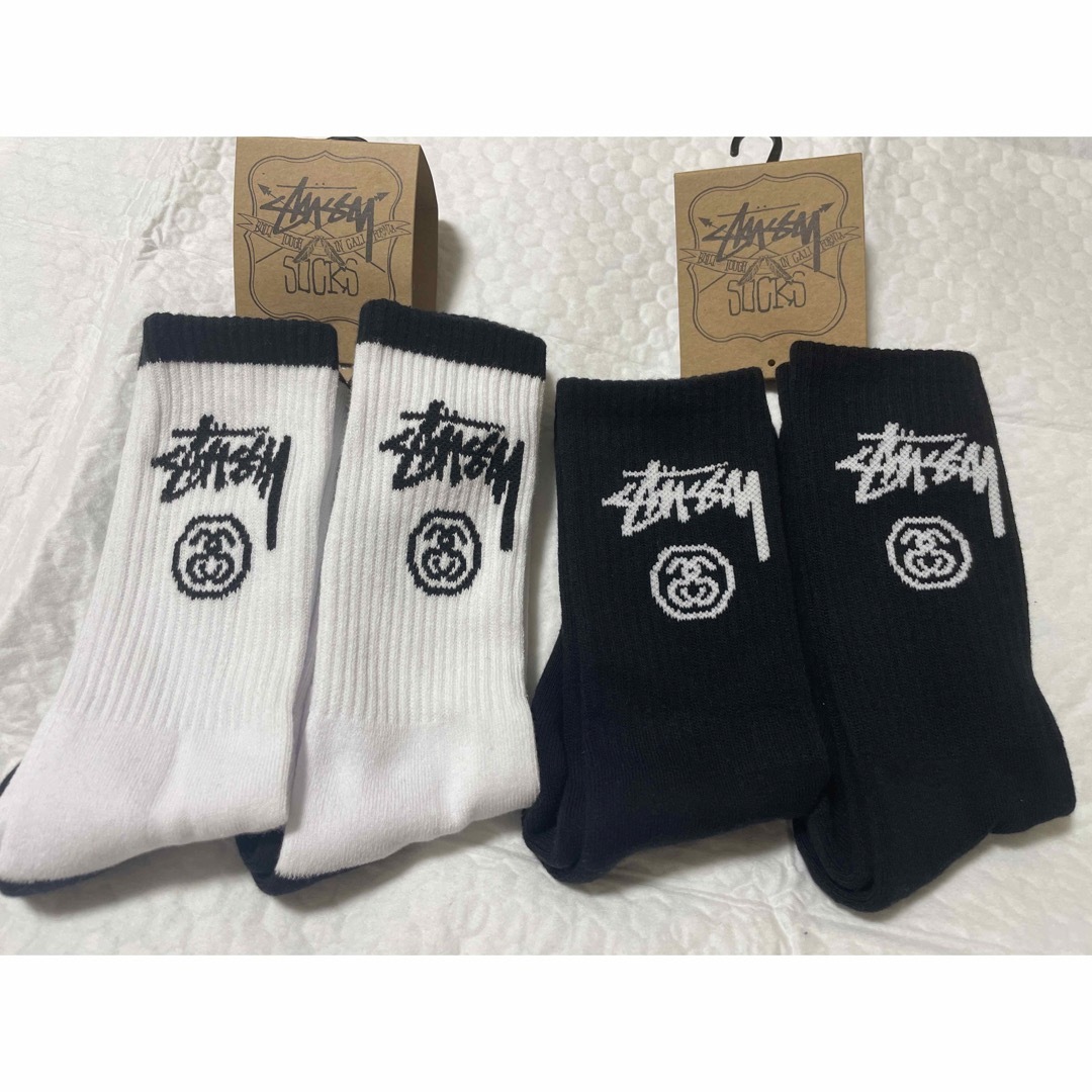 STUSSY(ステューシー)の専用　白✖️2stussy ステューシー　ロゴソックス　2足セット　海外正規品 メンズのレッグウェア(ソックス)の商品写真