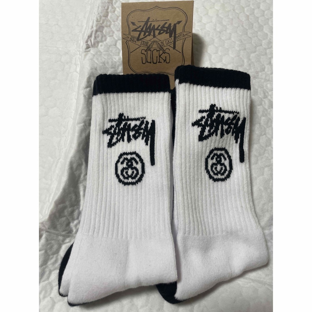 STUSSY(ステューシー)の専用　白✖️2stussy ステューシー　ロゴソックス　2足セット　海外正規品 メンズのレッグウェア(ソックス)の商品写真