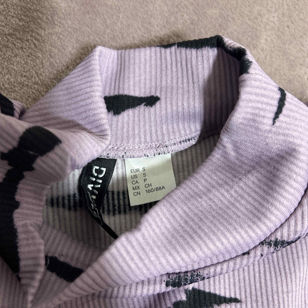 H&M(エイチアンドエム)のH&M クロップド丈 トップス レディースのトップス(Tシャツ(長袖/七分))の商品写真