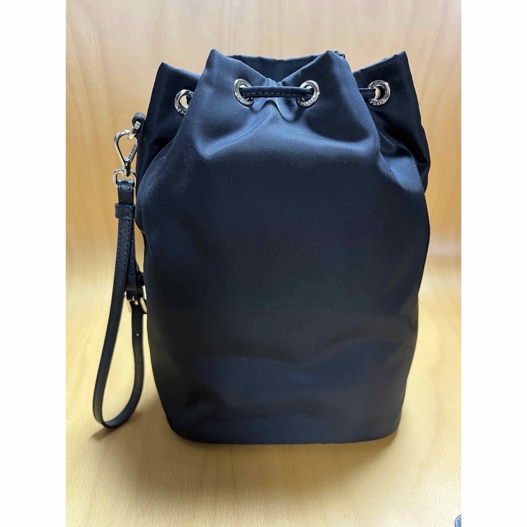 PRADA(プラダ)の専用　美品　PRADA プラダ　Re-Nylon ポーチ レディースのファッション小物(ポーチ)の商品写真