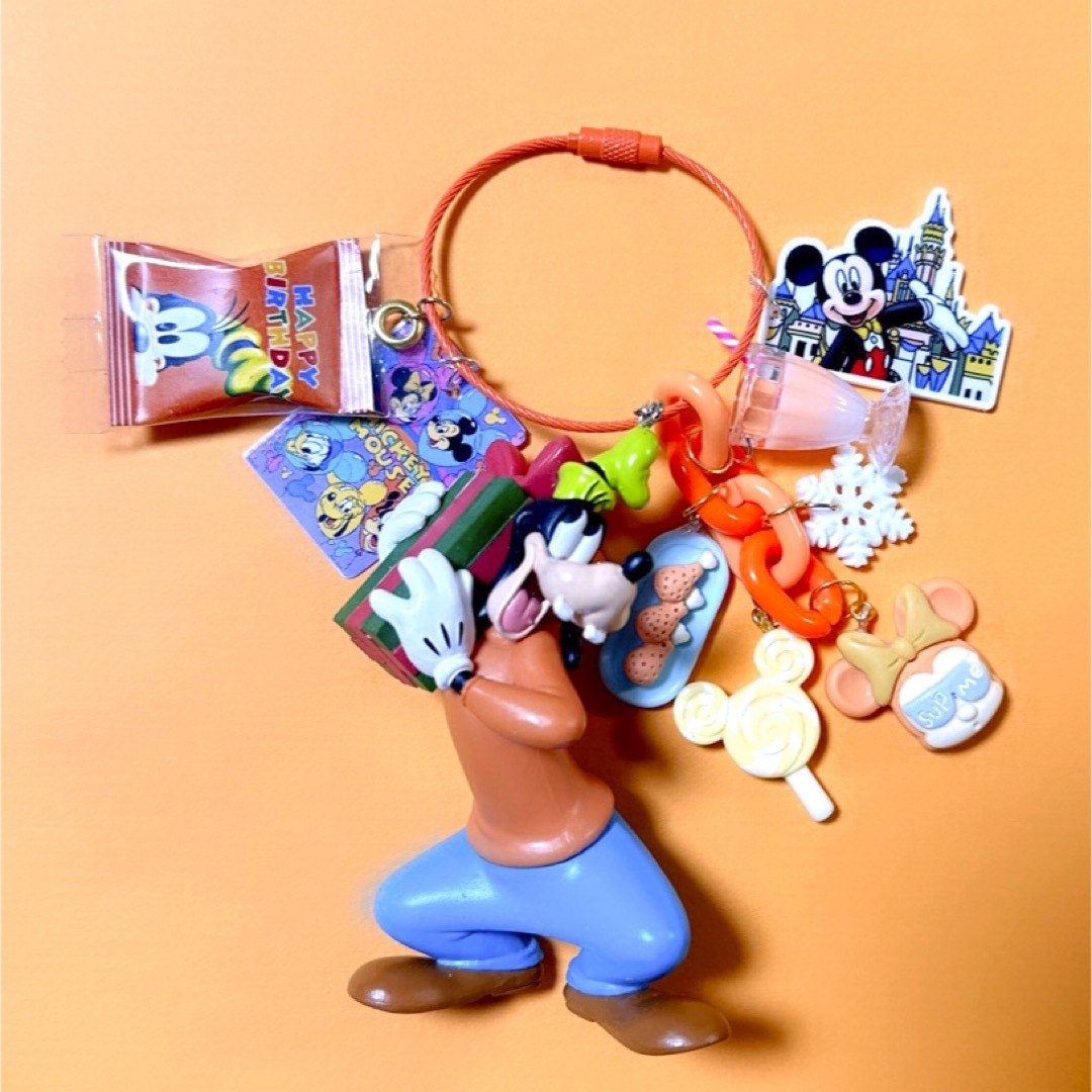 Disney(ディズニー)のじゃらじゃらキーホルダー🎁プレゼントの中身が何か知ってるかーい？🎁 ハンドメイドのアクセサリー(キーホルダー/ストラップ)の商品写真