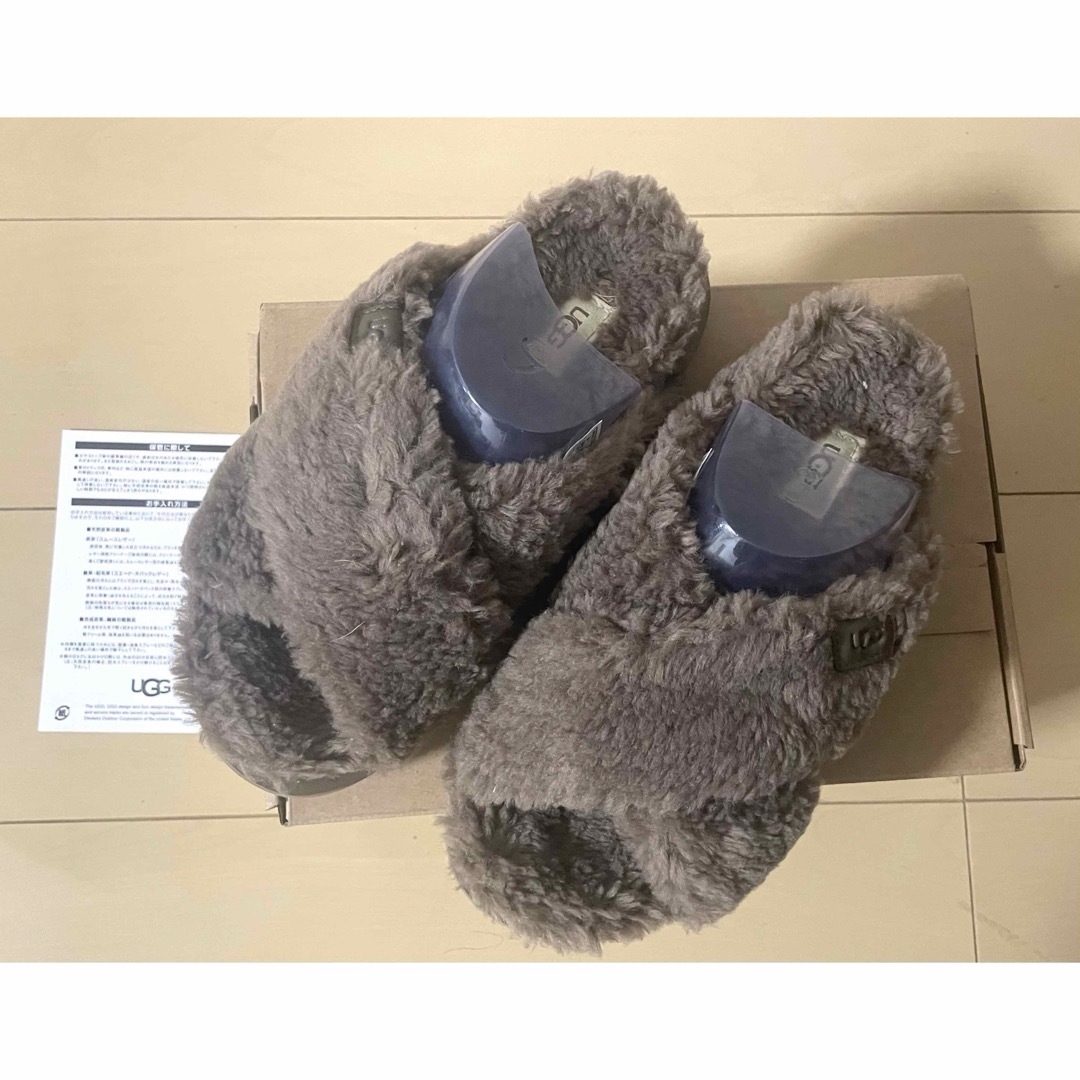 UGG(アグ)の人気UGG  Fuzz Sugar Cross Slide ボア　ファー　テディ レディースの靴/シューズ(サンダル)の商品写真