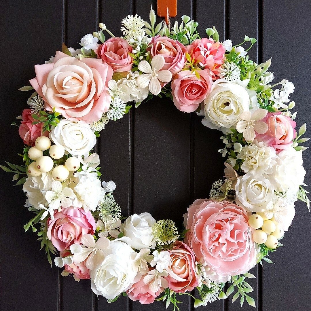 フラワーリース 優しいピンク＆ホワイト 造花 玄関リース お気に入りの場所に ハンドメイドのフラワー/ガーデン(リース)の商品写真