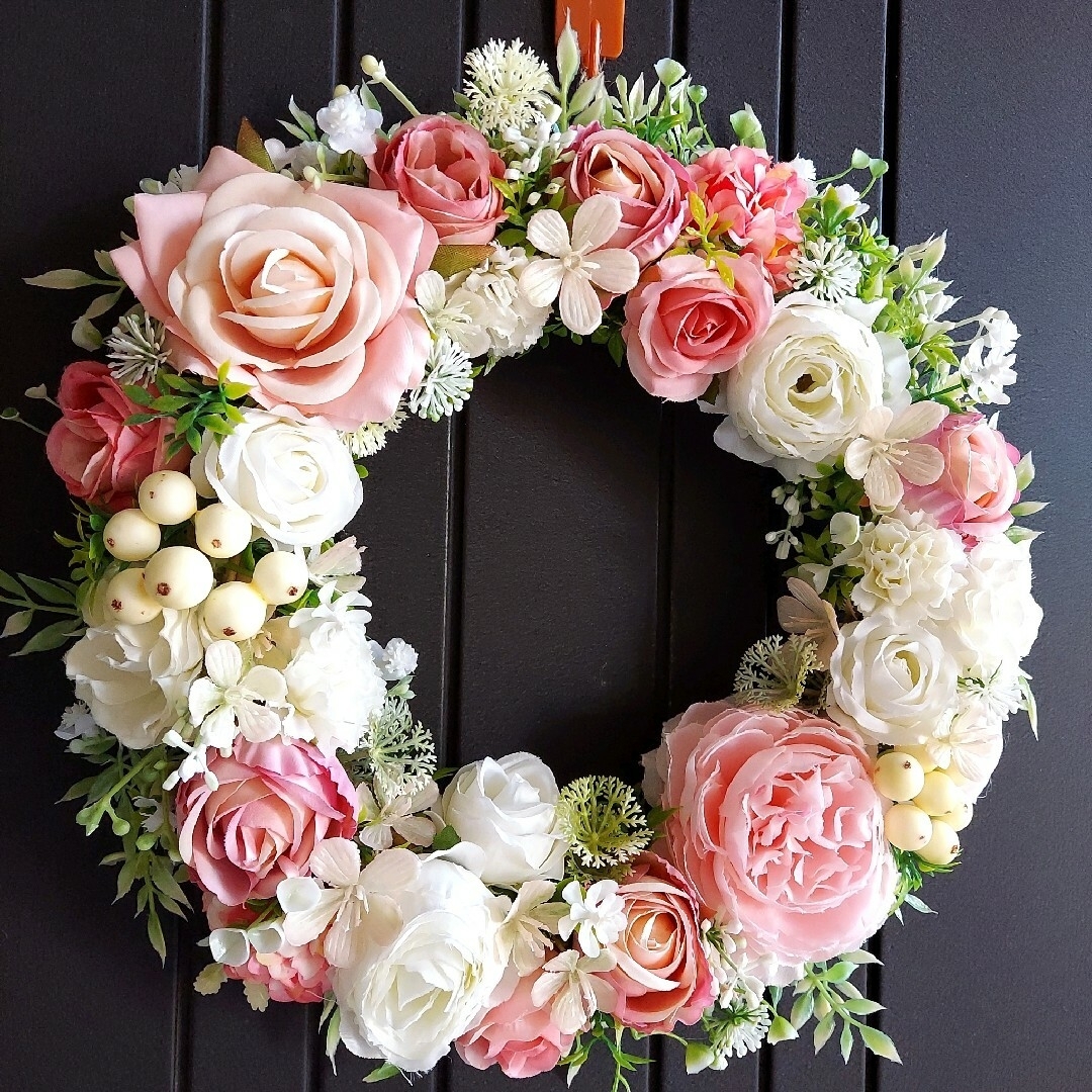 フラワーリース 優しいピンク＆ホワイト 造花 玄関リース お気に入りの場所に ハンドメイドのフラワー/ガーデン(リース)の商品写真