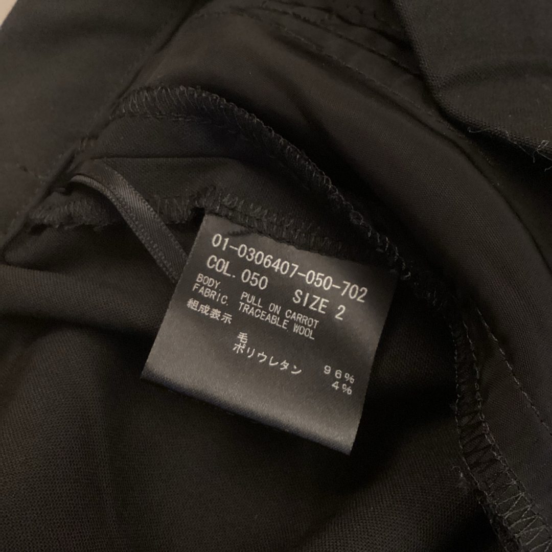 theory(セオリー)のtheory Traceable Wool キャロットパンツ　黒　2 レディースのパンツ(クロップドパンツ)の商品写真