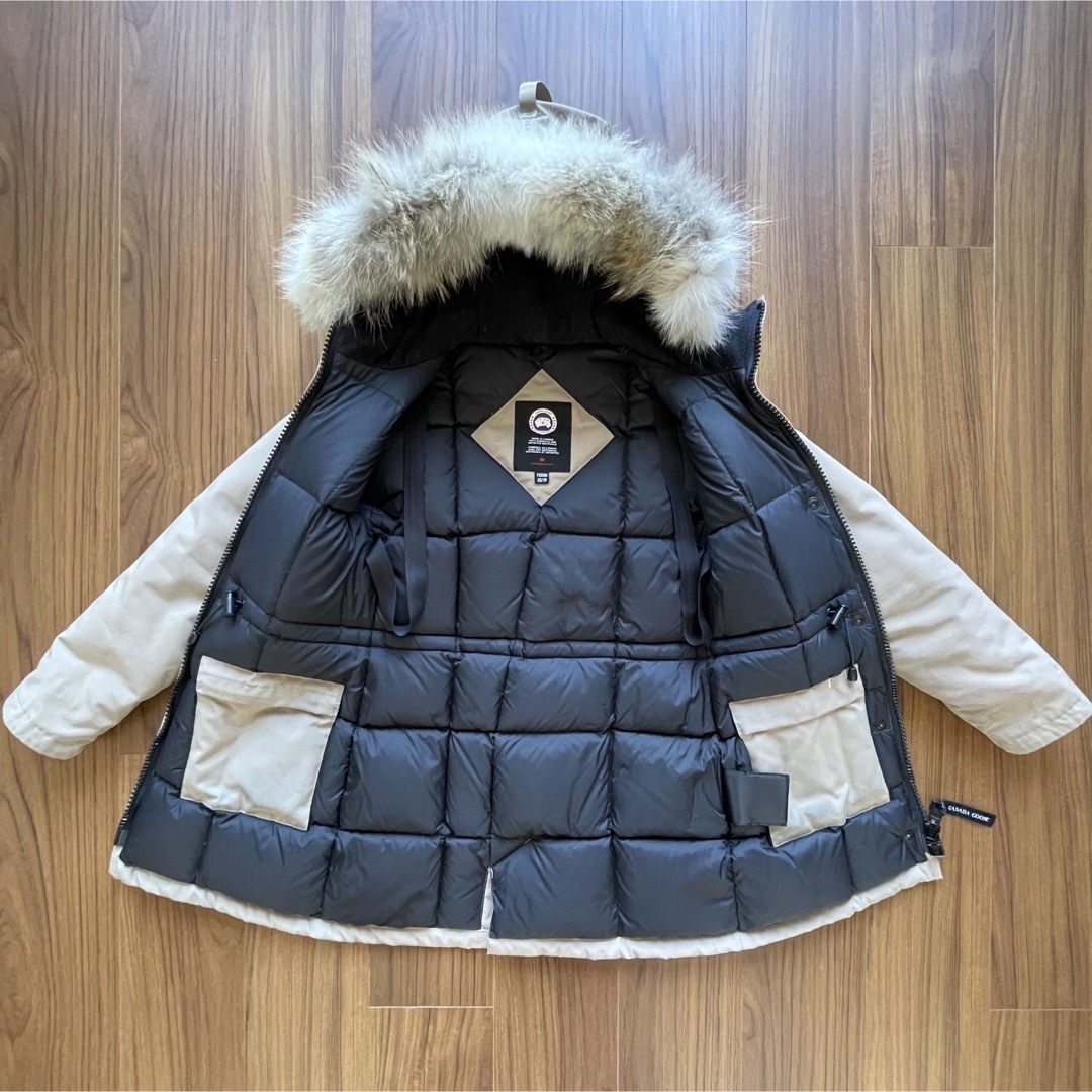 CANADA GOOSE(カナダグース)のカナダグース　ジャスパーXS 【希少コヨーテファー】 レディースのジャケット/アウター(ダウンジャケット)の商品写真