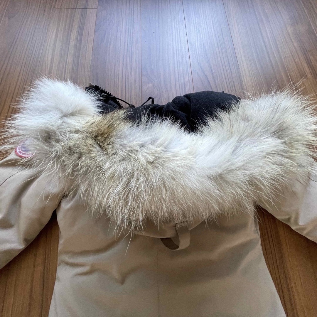 CANADA GOOSE(カナダグース)のカナダグース　ジャスパーXS 【希少コヨーテファー】 レディースのジャケット/アウター(ダウンジャケット)の商品写真