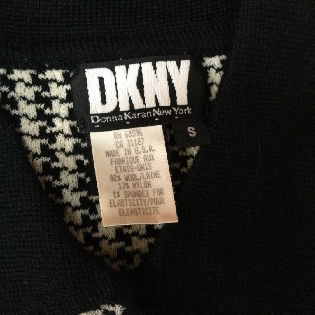 DKNY(ダナキャランニューヨーク)のDKNY カーディガン❓ レディースのトップス(カーディガン)の商品写真