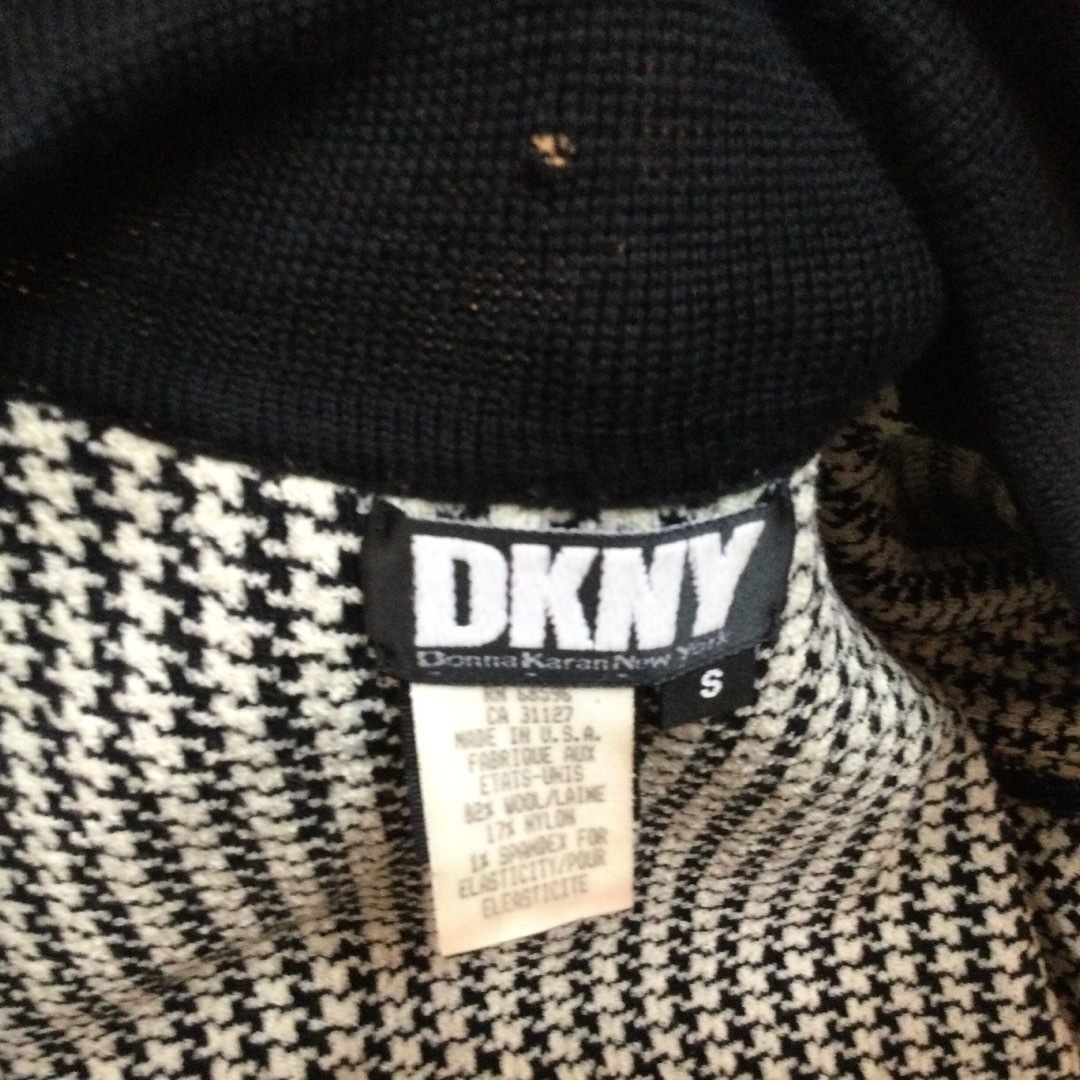DKNY(ダナキャランニューヨーク)のDKNY カーディガン❓ レディースのトップス(カーディガン)の商品写真