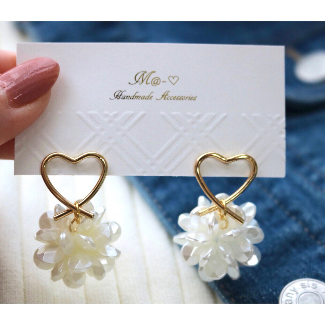 大人可愛い♡ハート×フラワーボールチャーム♡ピアス♡ ハンドメイドのアクセサリー(ピアス)の商品写真