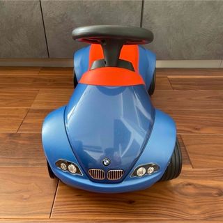 ビーエムダブリュー(BMW)のBMW ベビーレーサー（乗用玩具）キックカーです。 (三輪車/乗り物)