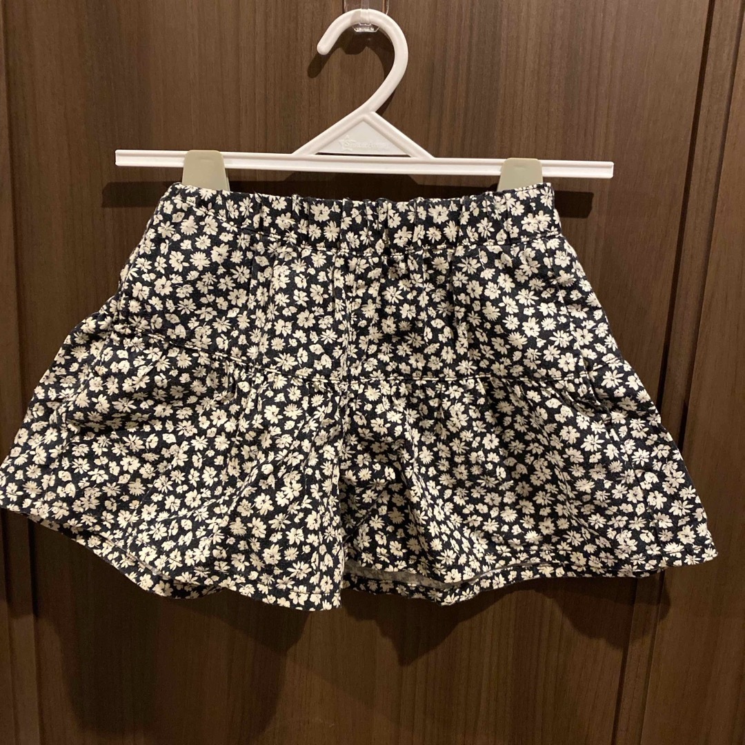 GU(ジーユー)の【送料込】花柄　GU キッズ　キュロットスカート キッズ/ベビー/マタニティのキッズ服女の子用(90cm~)(スカート)の商品写真