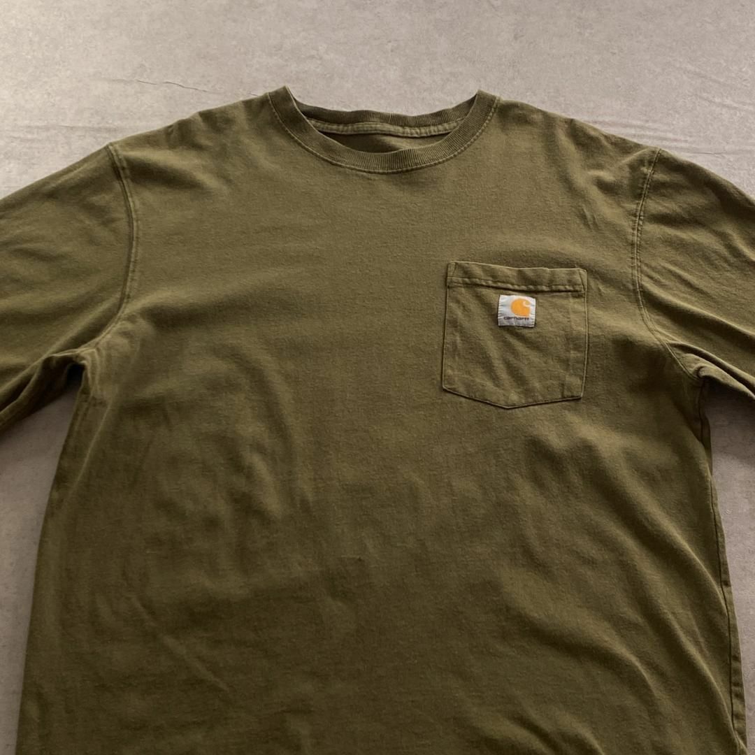 carhartt(カーハート)のCarhartt　カーハート　ロンT　ワンポケット　袖プリント　古着　カーキ　M メンズのトップス(Tシャツ/カットソー(七分/長袖))の商品写真