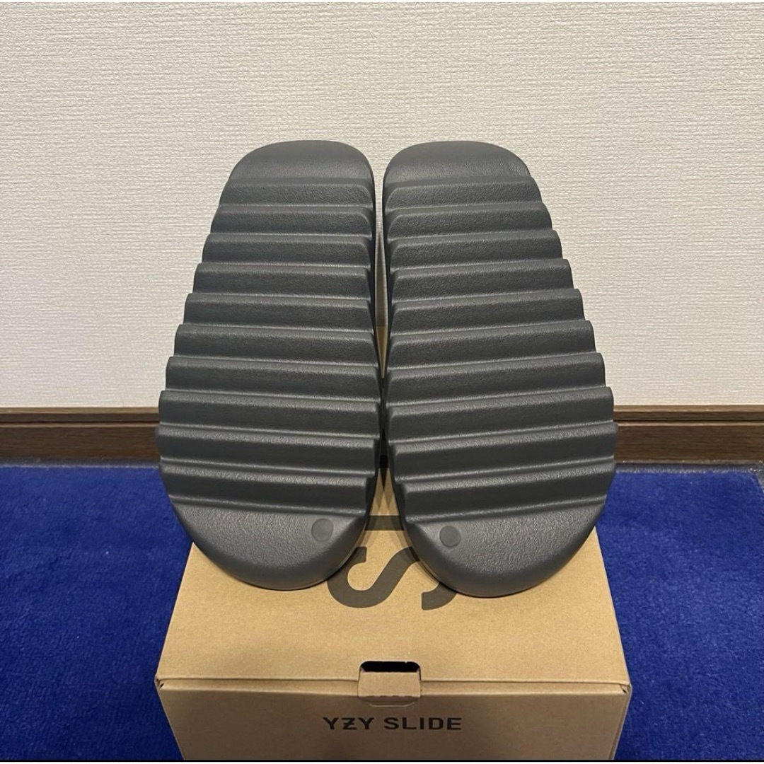 YEEZY（adidas）(イージー)のadidas YEEZY Slide "Onyx" メンズの靴/シューズ(サンダル)の商品写真