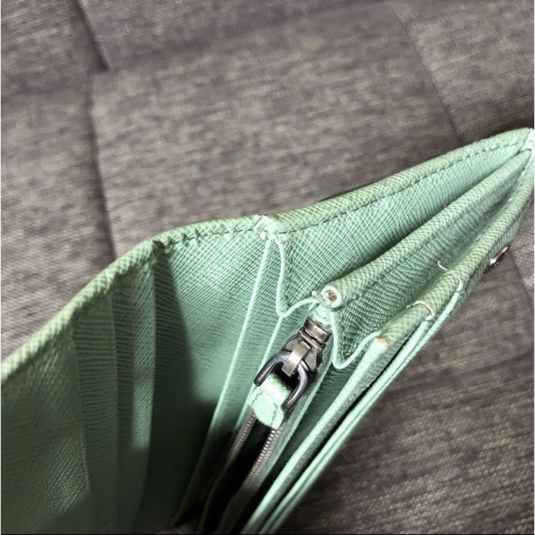 PRADA(プラダ)のPRADA　プラダ　長財布　グリーン　リボン　ロゴ　サフィアーノ　ミントグリーン レディースのファッション小物(財布)の商品写真