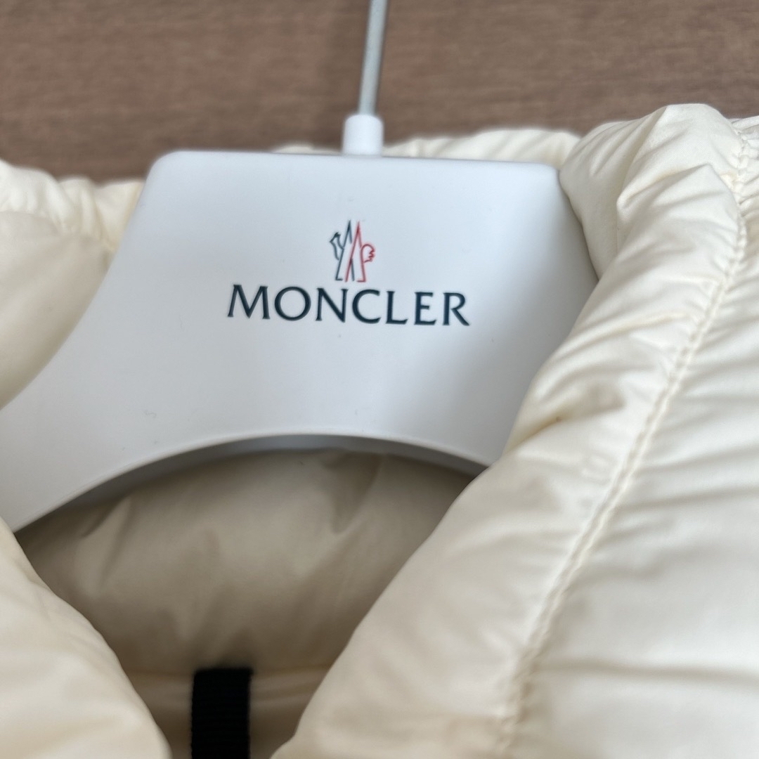 MONCLER(モンクレール)のMONCLER MONCLER   Aucunショートダウンジャケット レディースのジャケット/アウター(ダウンジャケット)の商品写真