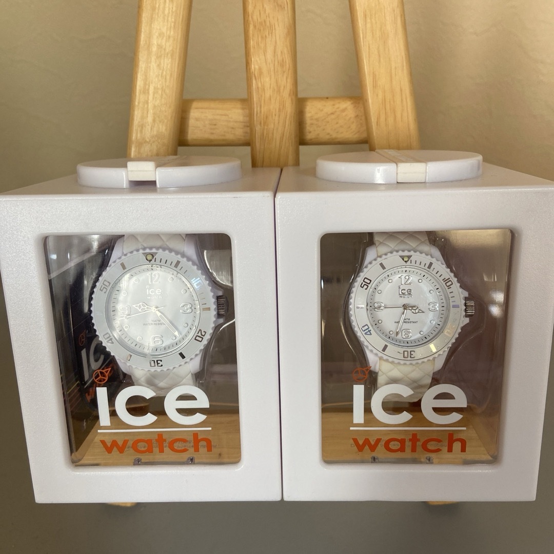 ice watch(アイスウォッチ)の【送料無料】 アイスウォッチ白白　　ペアー２つセット レディースのファッション小物(腕時計)の商品写真