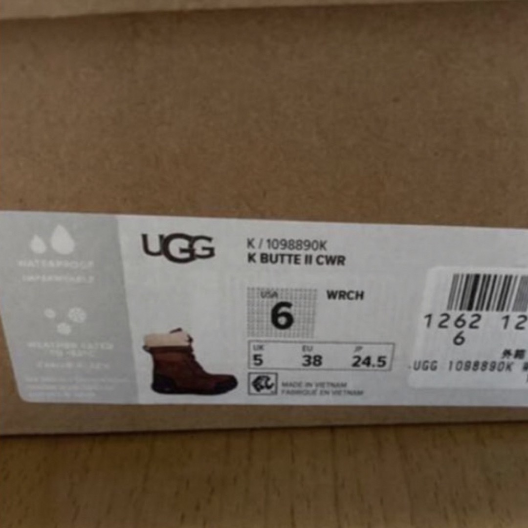 UGG(アグ)のUGG   スノーブーツ　新品未使用 レディースの靴/シューズ(ブーツ)の商品写真