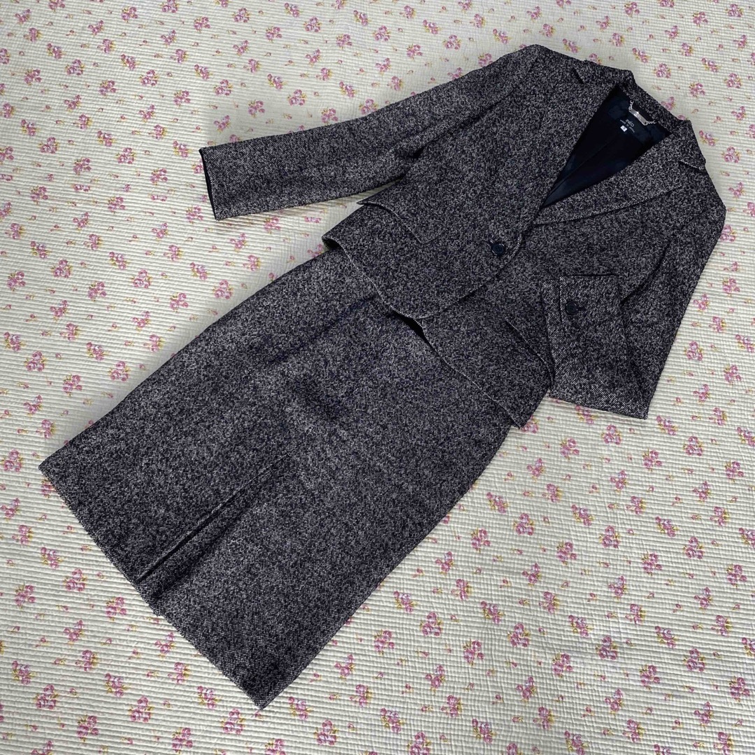 INED(イネド)のイネド スカートスーツ 7 W60 グレー 厚手 冬 未使用に近い DMW レディースのフォーマル/ドレス(スーツ)の商品写真