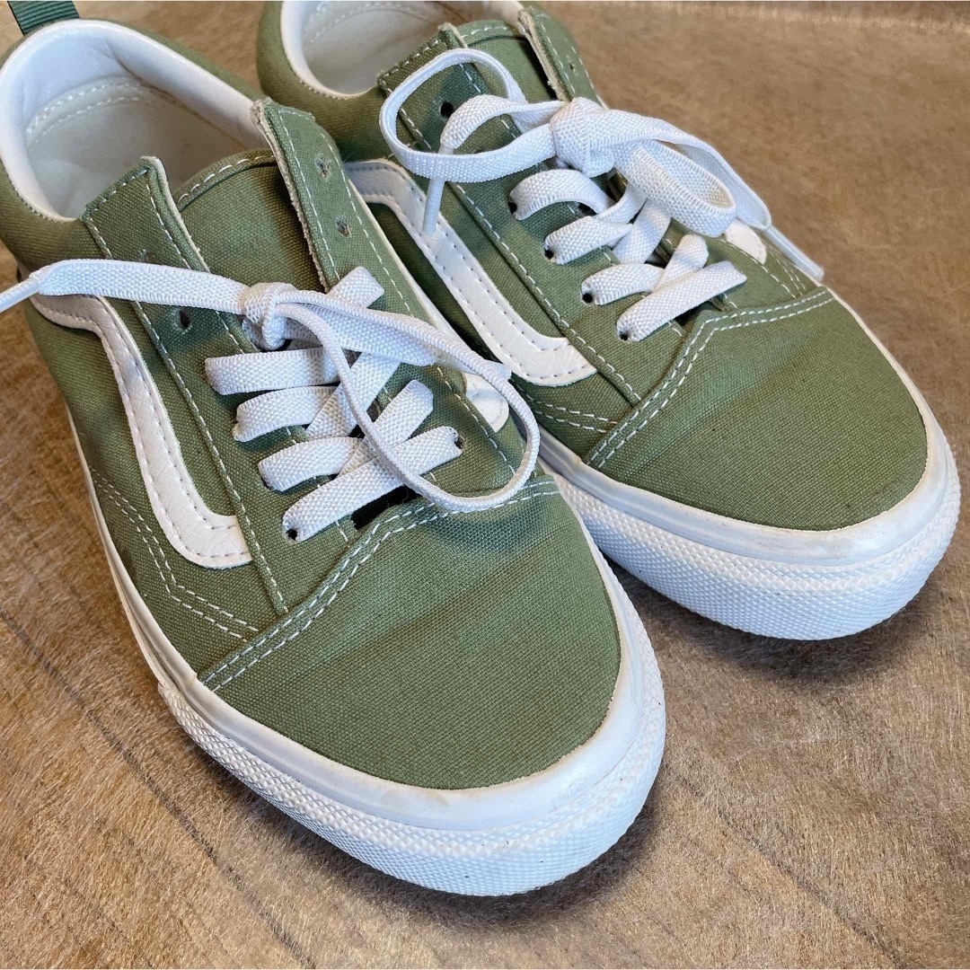 VANS(ヴァンズ)のバンズ VANS スニーカー 緑 グリーン オールドスクール 22cm レディースの靴/シューズ(スニーカー)の商品写真