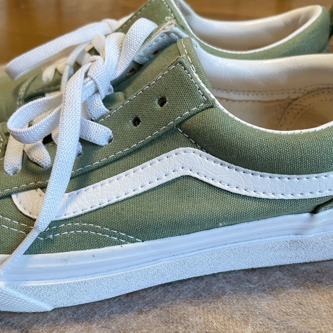 VANS(ヴァンズ)のバンズ VANS スニーカー 緑 グリーン オールドスクール 22cm レディースの靴/シューズ(スニーカー)の商品写真