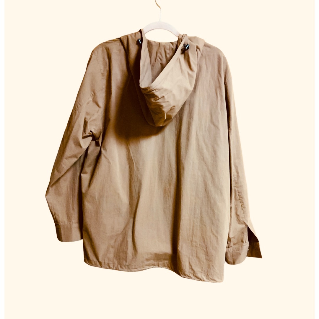 antiqua(アンティカ)のアンティカ　ジップブルゾン  アウター 綿100％　フード　ベージュ レディースのジャケット/アウター(ブルゾン)の商品写真
