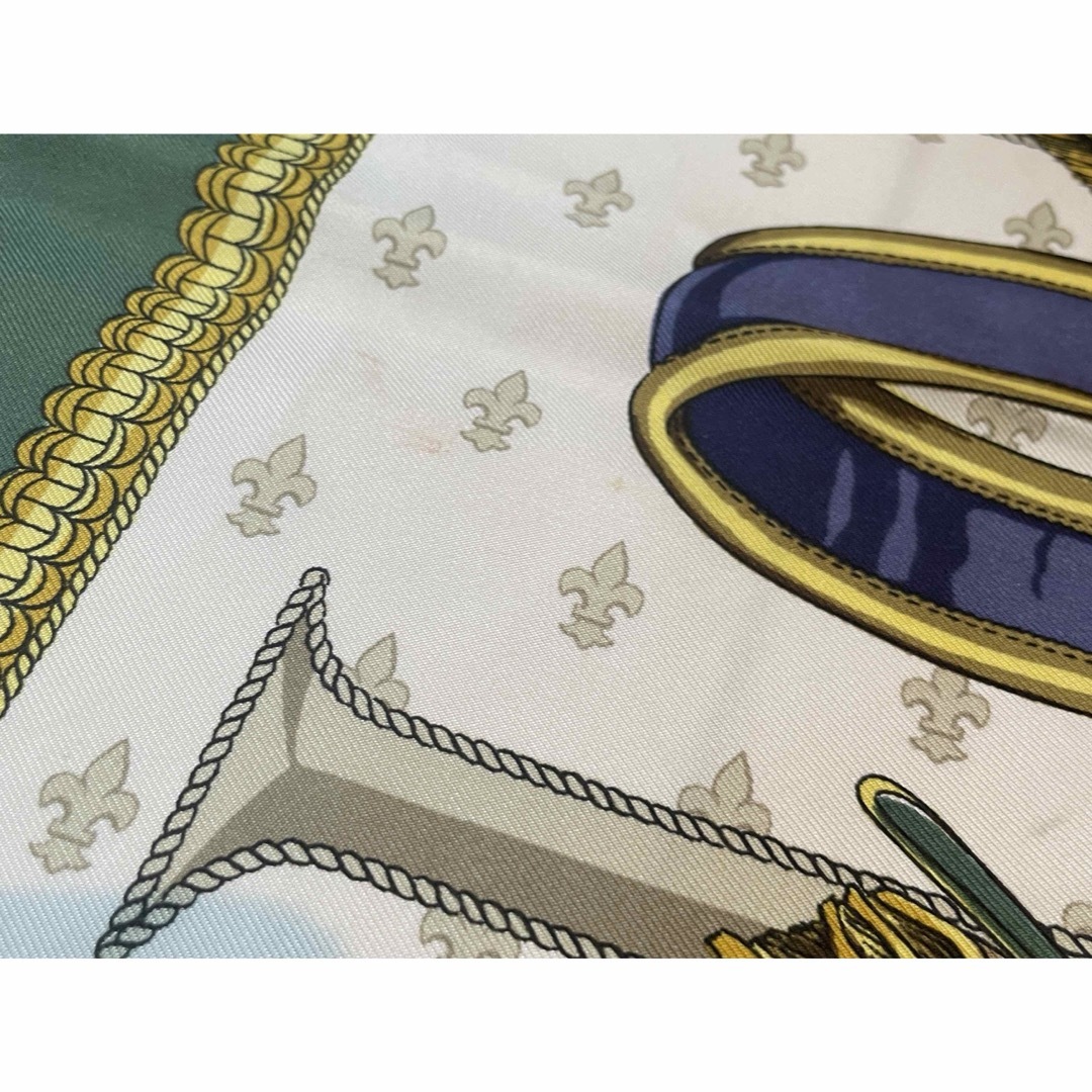 Hermes(エルメス)の1枚で2色パターン楽しめる　エルメス　スカーフ　カレ90 シルクスカーフ レディースのファッション小物(バンダナ/スカーフ)の商品写真