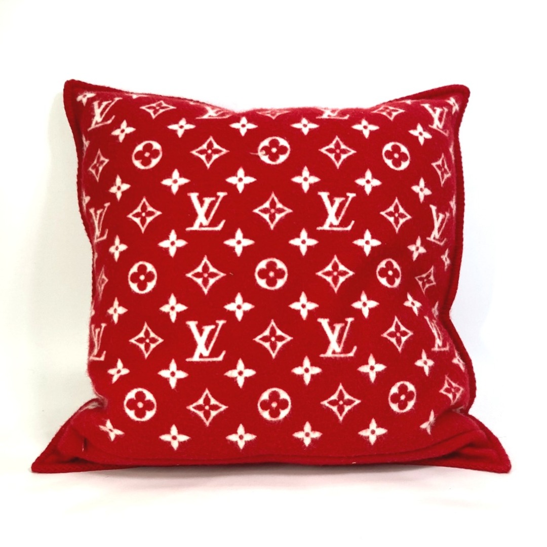 LOUIS VUITTON(ルイヴィトン)のルイヴィトン LOUIS VUITTON モノグラム MP1886 シュプリーム SUPREME コラボ ピロー 枕 インテリア クッション ウール/カシミヤ レッド 未使用 インテリア/住まい/日用品のインテリア小物(クッション)の商品写真