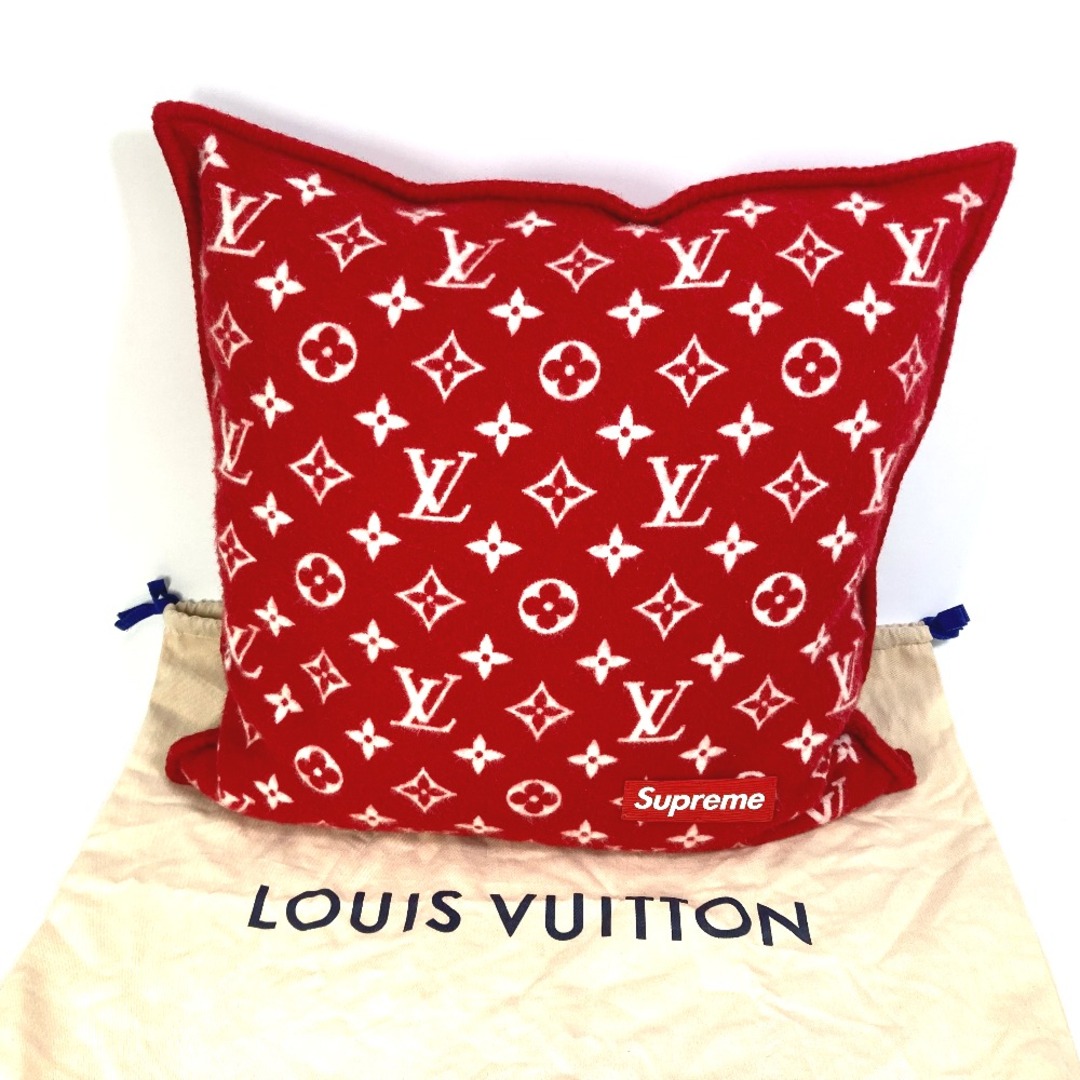 LOUIS VUITTON(ルイヴィトン)のルイヴィトン LOUIS VUITTON モノグラム MP1886 シュプリーム SUPREME コラボ ピロー 枕 インテリア クッション ウール/カシミヤ レッド 未使用 インテリア/住まい/日用品のインテリア小物(クッション)の商品写真