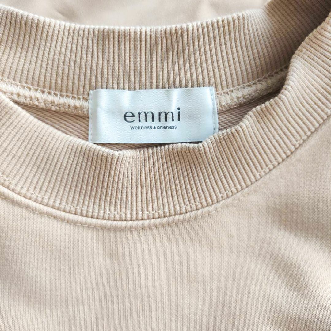 emmi atelier(エミアトリエ)のemmi atelier エミ ティアードスカート付きスエットトップス ベージュ レディースのワンピース(ロングワンピース/マキシワンピース)の商品写真