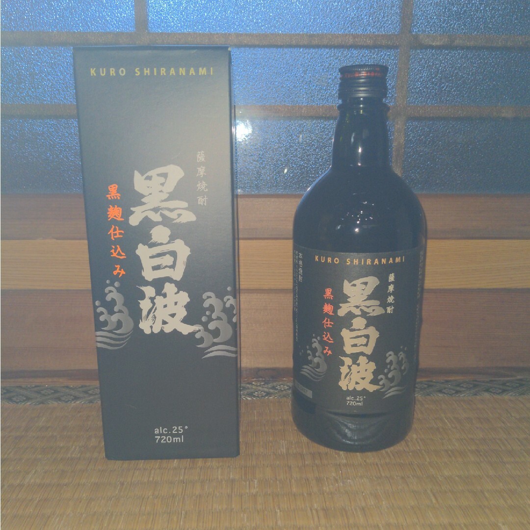 薩摩酒造(サツマシュゾウ)の古酒　黒白波　薩摩焼酎　720ml　アルコール分　25度　箱付き 食品/飲料/酒の酒(焼酎)の商品写真