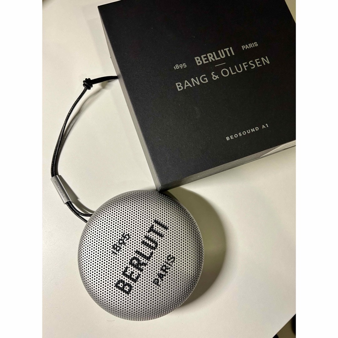 Berluti(ベルルッティ)の箱付美品　Bang&Olufsen バング＆オルフセン ベルルッティ スピーカー スマホ/家電/カメラのオーディオ機器(スピーカー)の商品写真