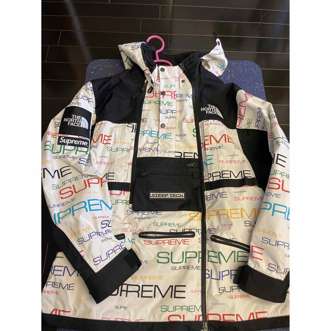 Supreme(シュプリーム)の購入済み❌シュプリーム　ノースフェイス　マウンテンパーカー メンズのジャケット/アウター(マウンテンパーカー)の商品写真