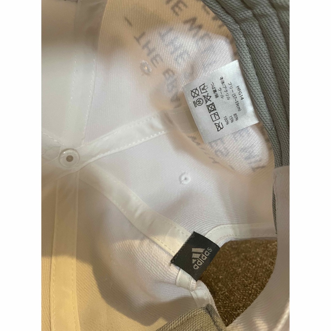 adidas(アディダス)のadidas白キャップ メンズの帽子(キャップ)の商品写真