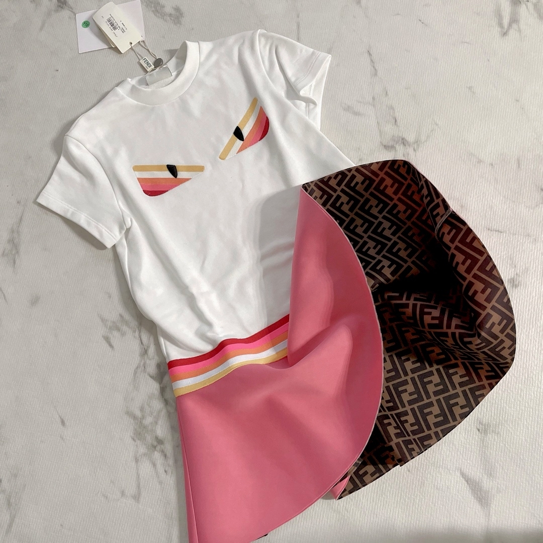 FENDI - FENDI キッズワンピース 新品タグ付き 定価99000円の FENDI - FENDI キッズワンピース 新品タグ付き 定価99000円の