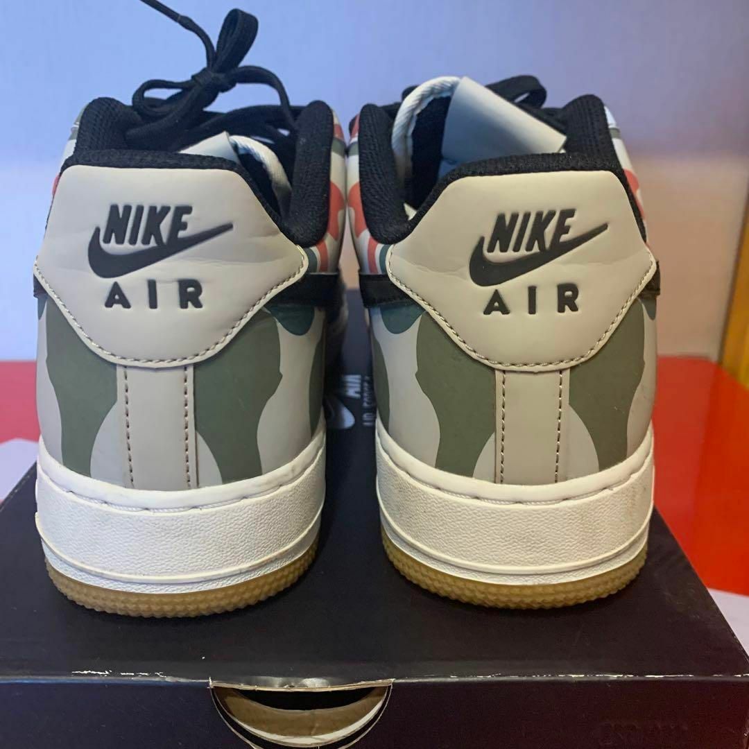 NIKE(ナイキ)のNIKE AIR FORCE 1 '07 LV8 DUCK CAMO 26.5 メンズの靴/シューズ(スニーカー)の商品写真