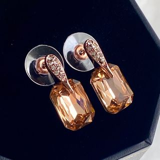 プリンセスカット シャンパンカラー クリスタル ドロップ ピアス(ピアス)